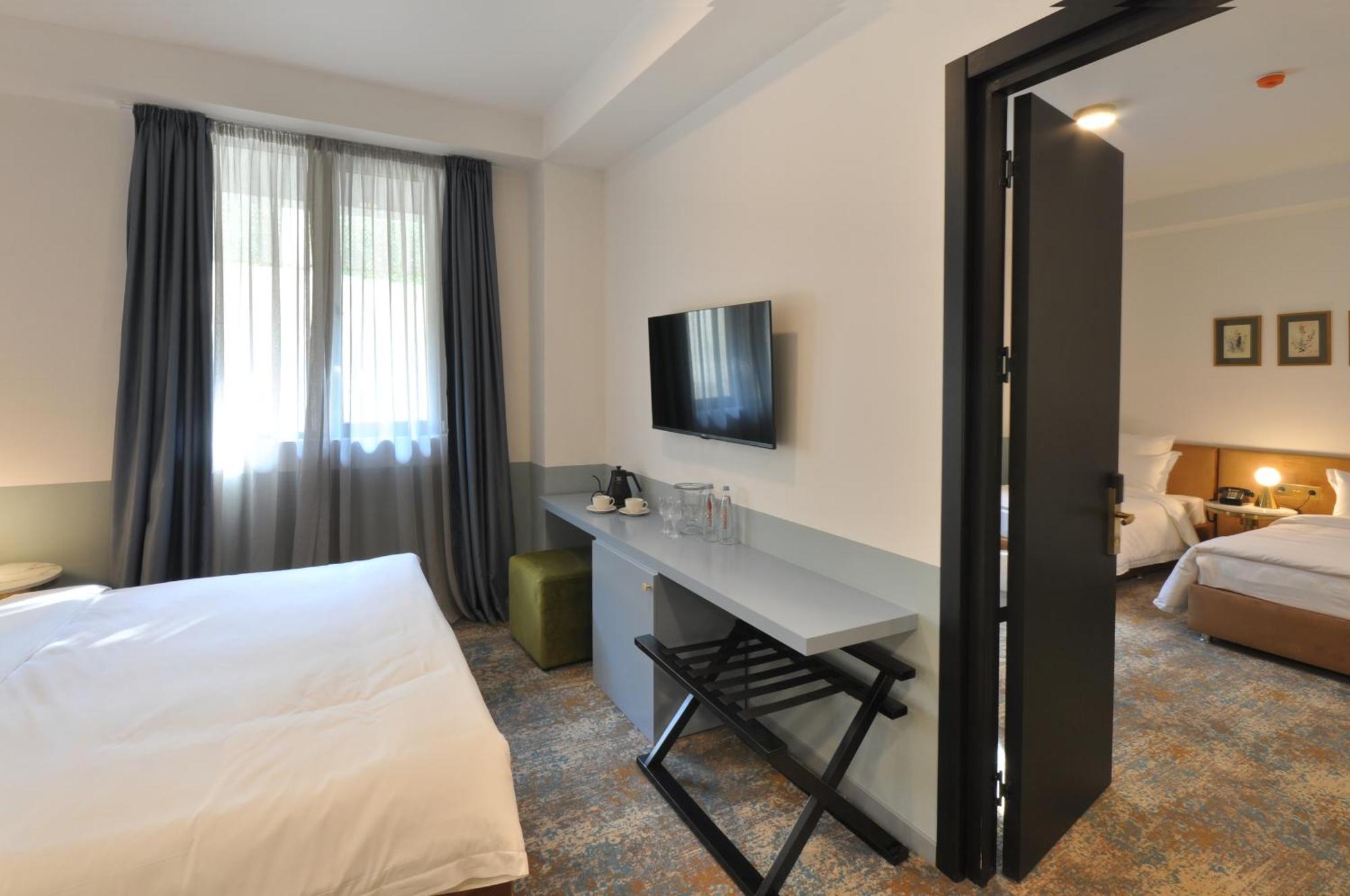 Castor & Pollux Hotel 第比利斯 外观 照片